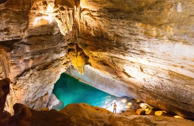 En famille : profitez de la fraîcheur des grottes