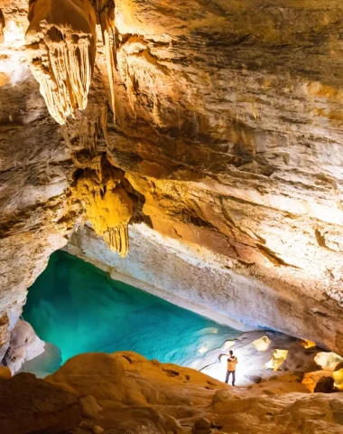 En famille : profitez de la fraîcheur des grottes